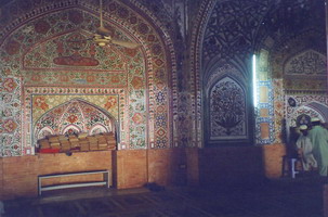 A room of Mahabat Khan's Mosque the only remaining mosque from the Mughal reign (Shah Jahan who built the Taj Mahal). Though its minarets tower above the streets of the Ander Sher bazaar, its entrance is a small & difficult-to-find doorway between shops.