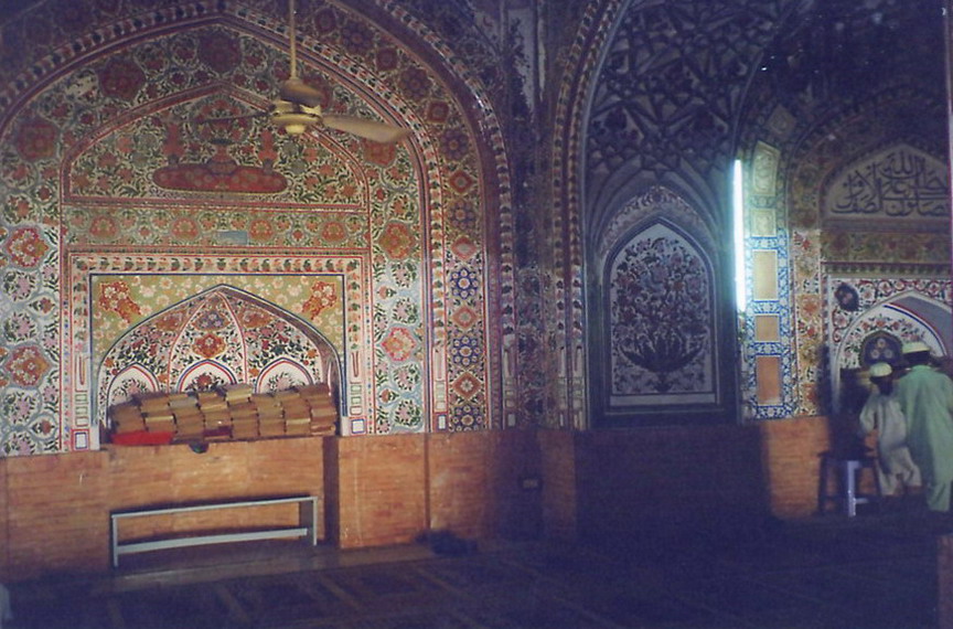 A room of Mahabat Khan's Mosque the only remaining mosque from the Mughal reign (Shah Jahan who built the Taj Mahal). Though its minarets tower above the streets of the Ander Sher bazaar, its entrance is a small & difficult-to-find doorway between shops.