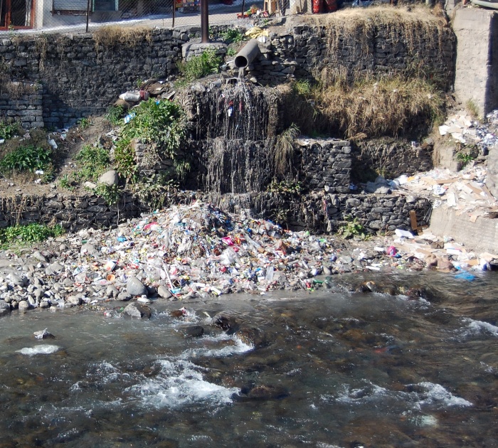Garbage & sewer pipe in the Biias river
