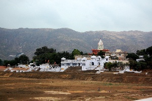 The empty lake at Pushkar 88