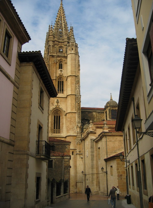 Oviedo- street behind the Cathedral