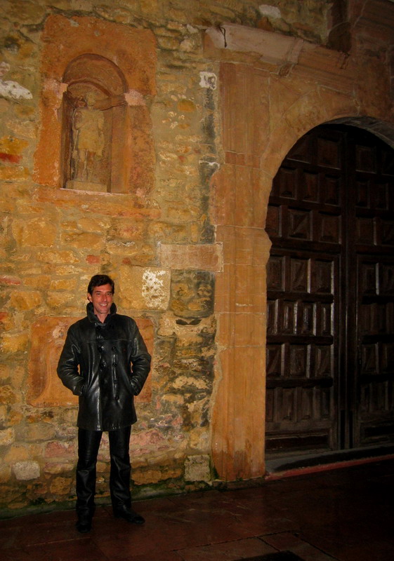 Me! In front of the pre-Romanic rectory of Oviedo's most important Cathedral